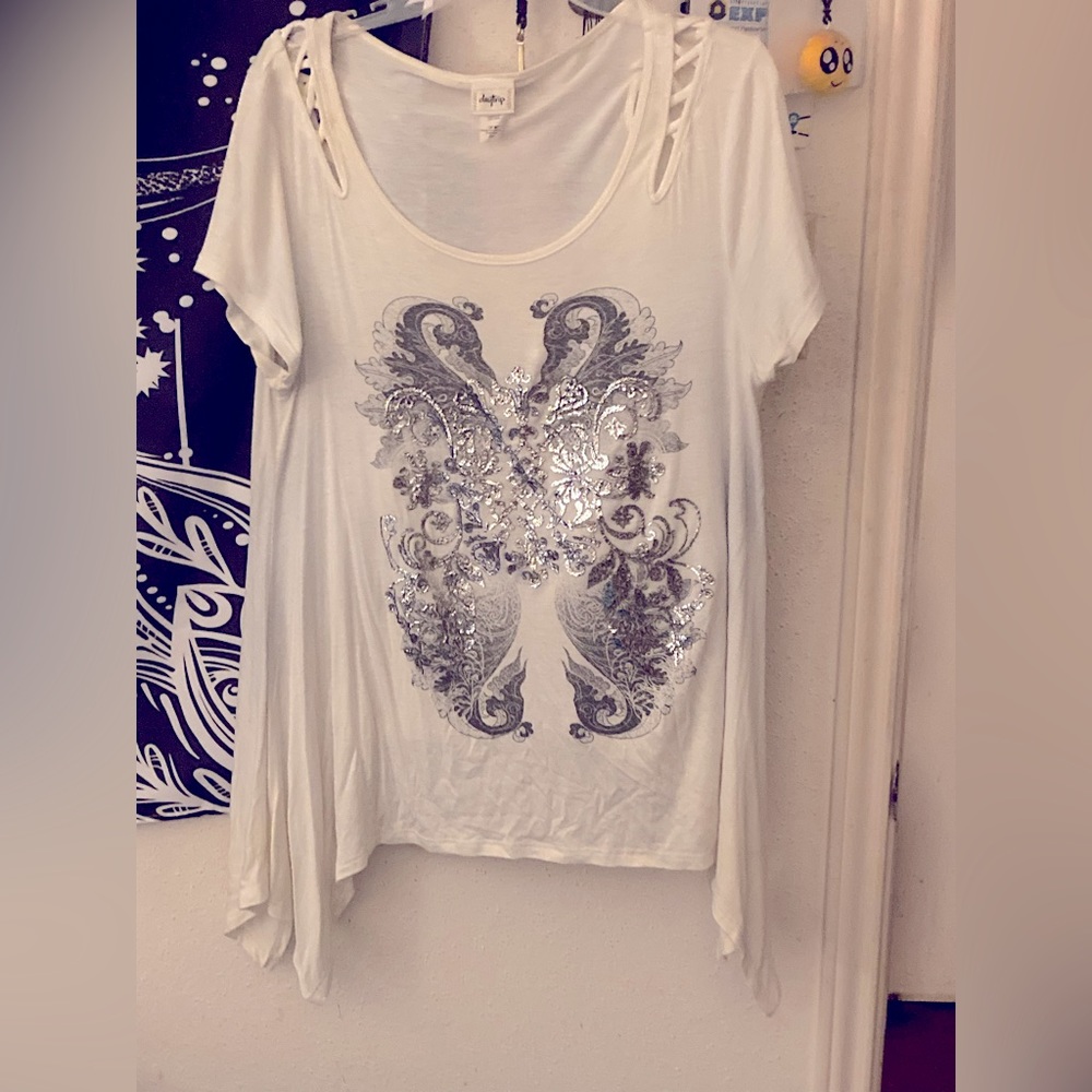 Buckle Boutique Brand assymetrical bottom and cut outs at the shoulders